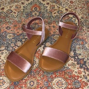 Velvet pink sandals